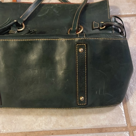 Beautiful Dooney and Bourke Smith Tote - Picture 3 of 7